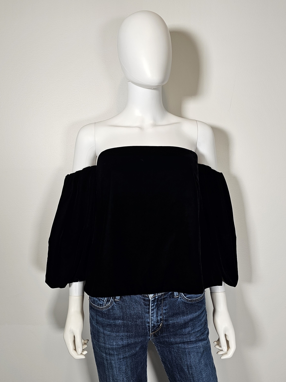 Elizabeth and James Black Off-Shoulder Velvet Blouse Sz 6